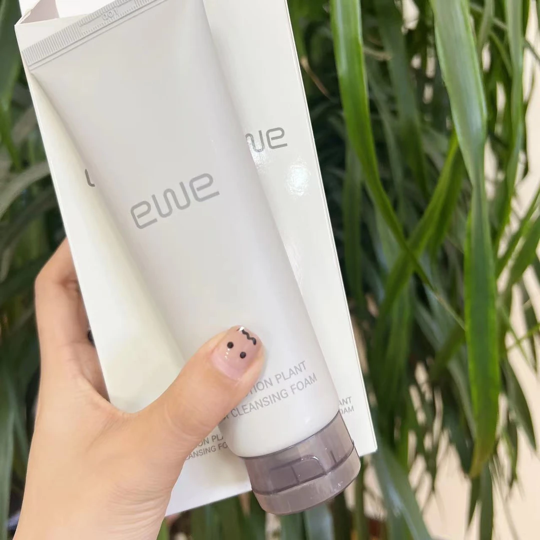 【老北鼻专属！】来自泡菜国的EW* 复活草保湿精粹洁面！