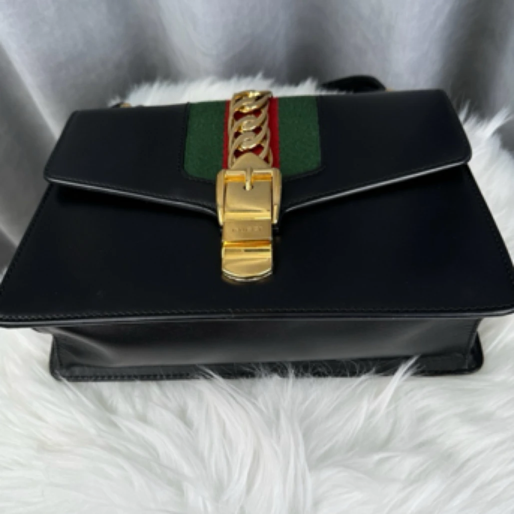 95新 GUCCI/古驰 古驰 黑金 塞尔维亚单肩包95新