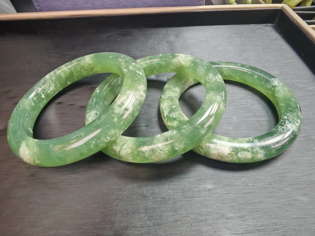 天然岫玉三家子贾翠浪漫樱花手镯（随机发货 其中一个）