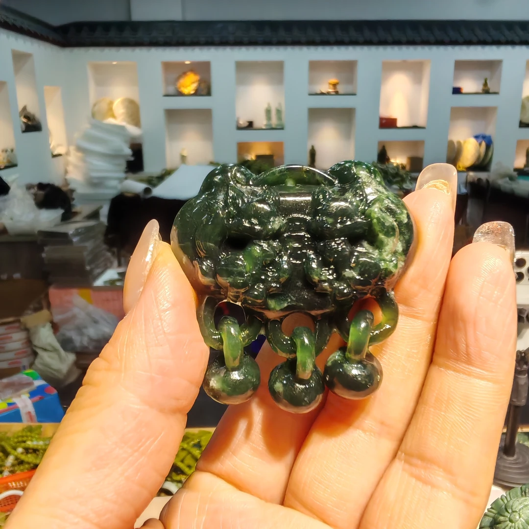 天然岫玉精美501九尾狐鬼工怀（半珠链）