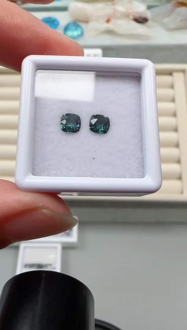 【闪购商品】尖晶石裸石未镶嵌0.75ct孔雀绿色调两颗