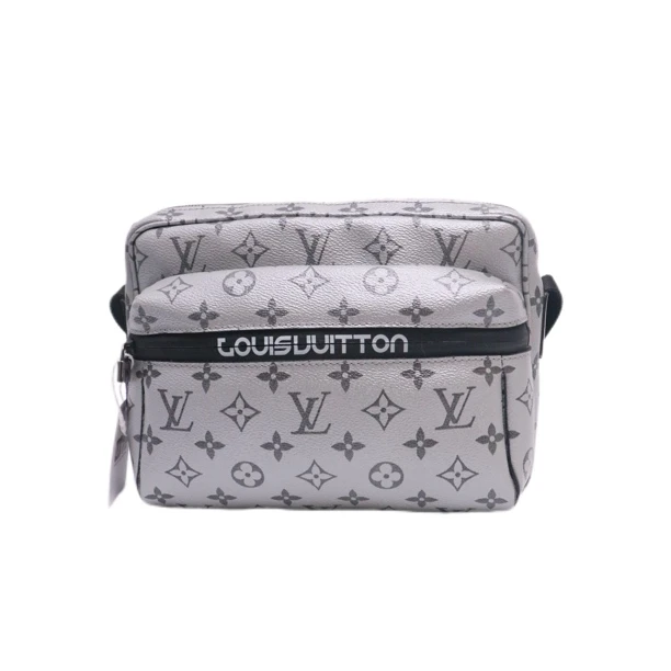99新 LouisVuitton/路易威登 东京限定走秀款outdoor银色斜挎包