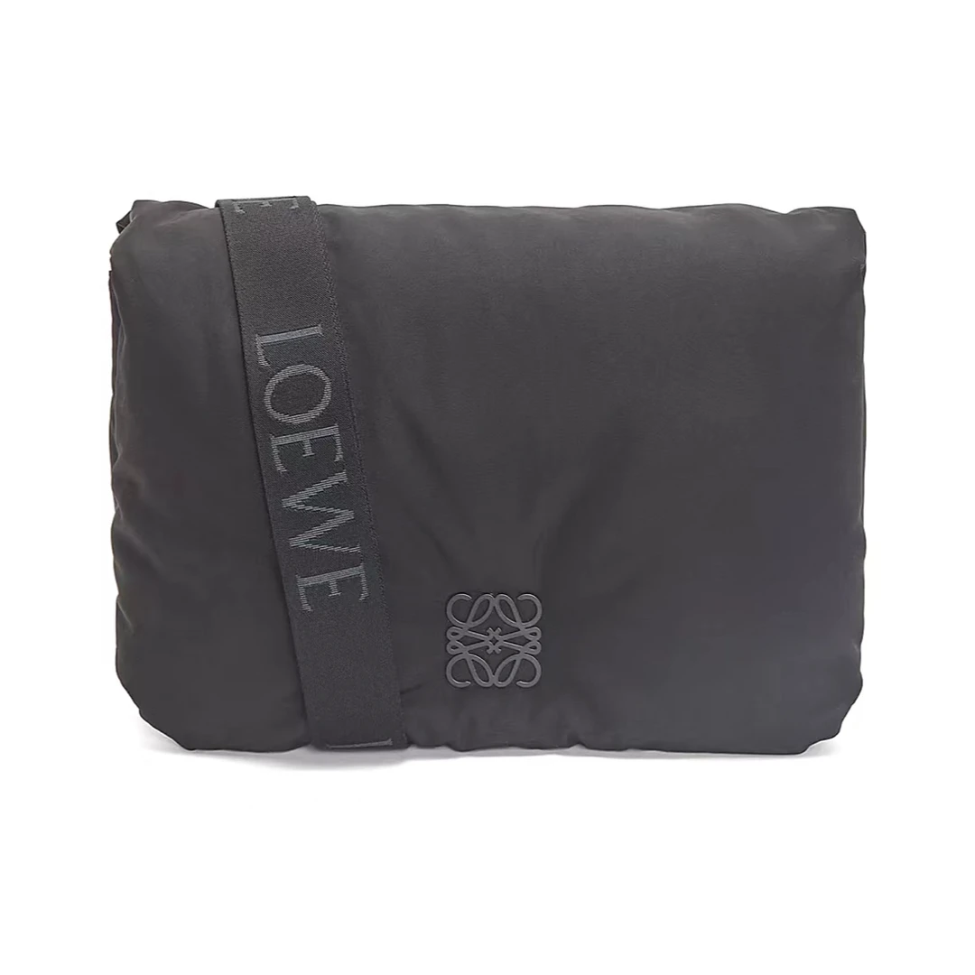 99新 LOEWE/罗意威 新款磁吸开合尼龙邮差包斜挎包