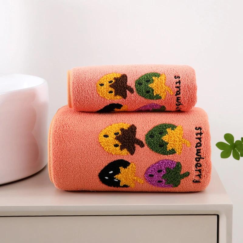 新款四色草莓不掉毛珊瑚绒印花毛巾浴巾套装吸水柔软亲肤2024家用