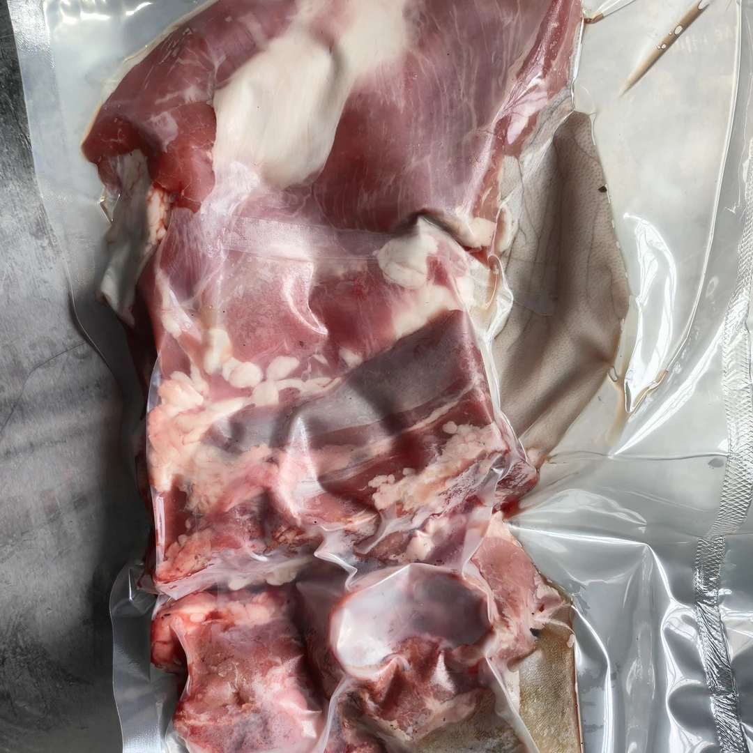 带皮羊颈肉和带皮羊腩(小耳南江黄羊肉)