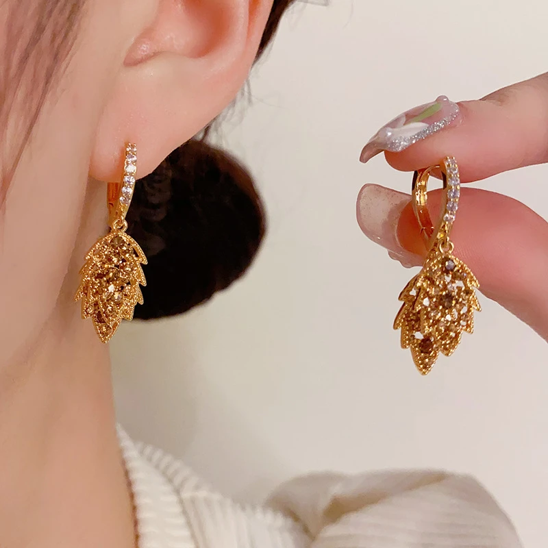铜合金合成锆石耳饰 金枝玉叶耳扣轻奢独特气质时尚优雅耳环女