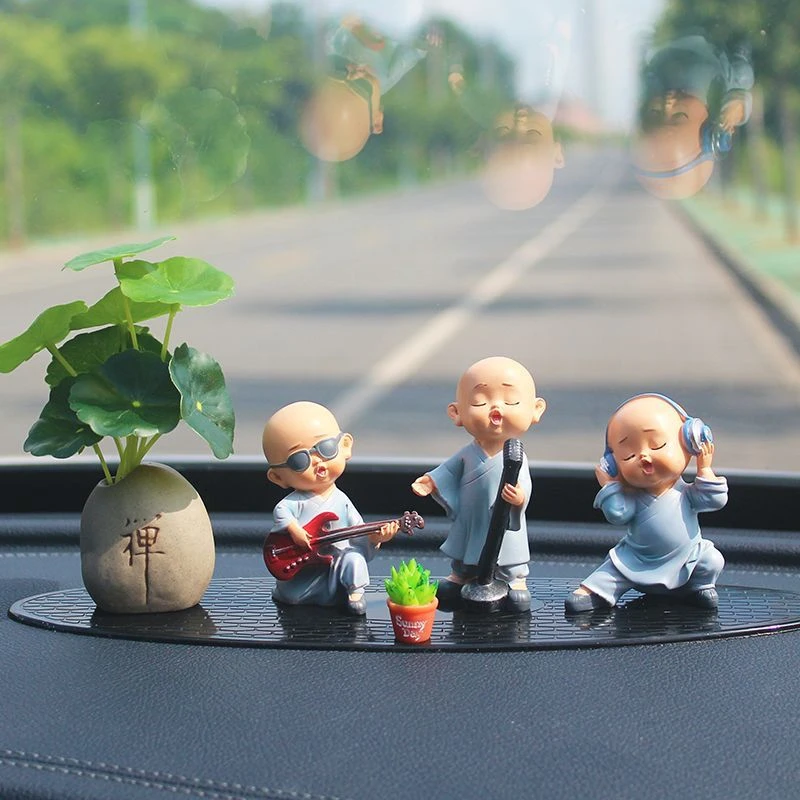 创意车载摆件搞笑小和尚汽车装饰用品中控台车内饰品车上香薰男女