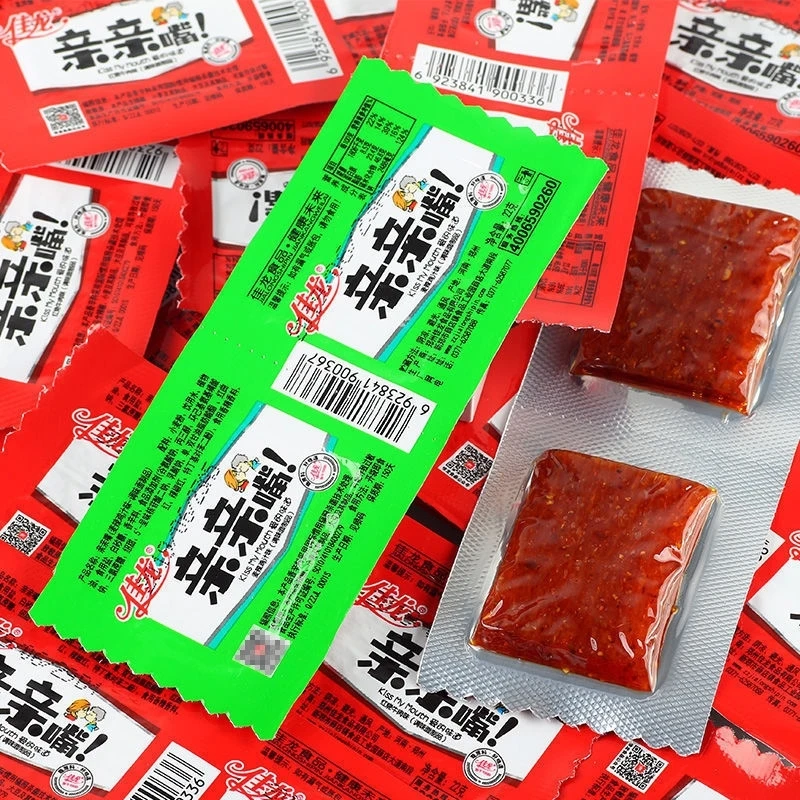 亲亲辣条亲嘴烧零食大礼包休闲零食食品小吃解馋