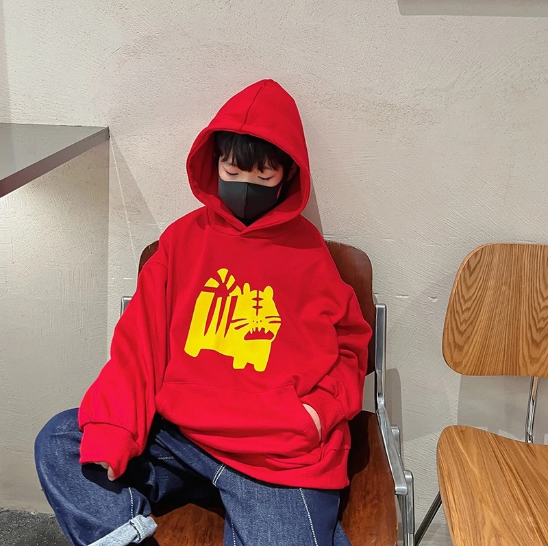 Y5172男童卫衣中大童新年上衣老虎宝宝红色儿童连帽外套薄