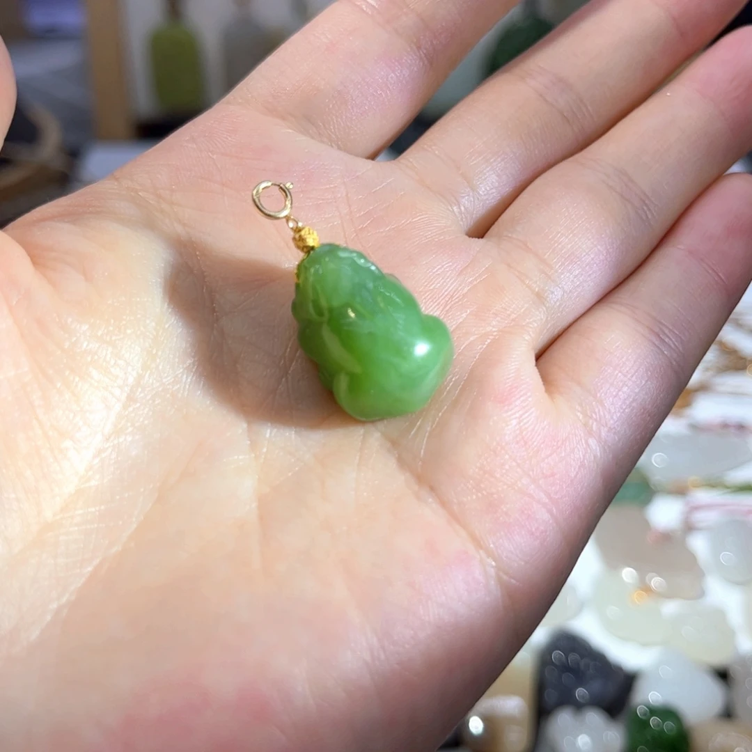 和田玉颈饰18K金镶嵌碧玉貔貅