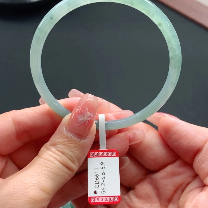 翡翠手镯未镶嵌天然翡翠手镯