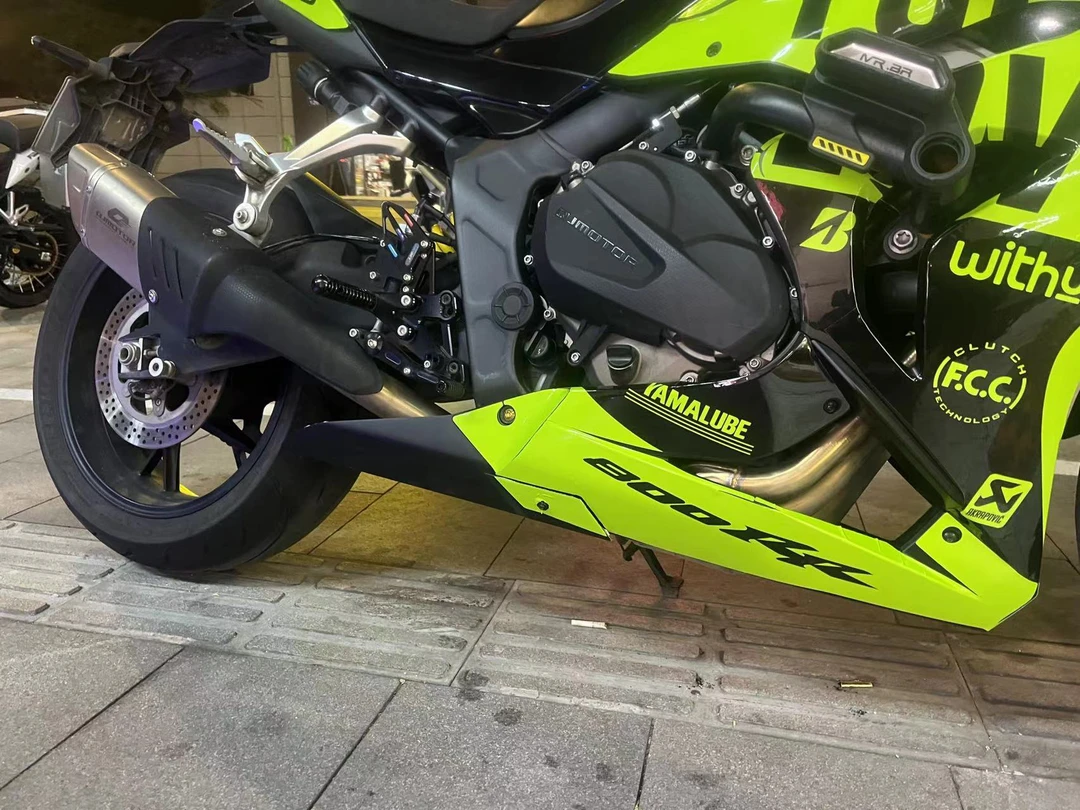 赛800、赛600RS竞技下导流罩（右侧）