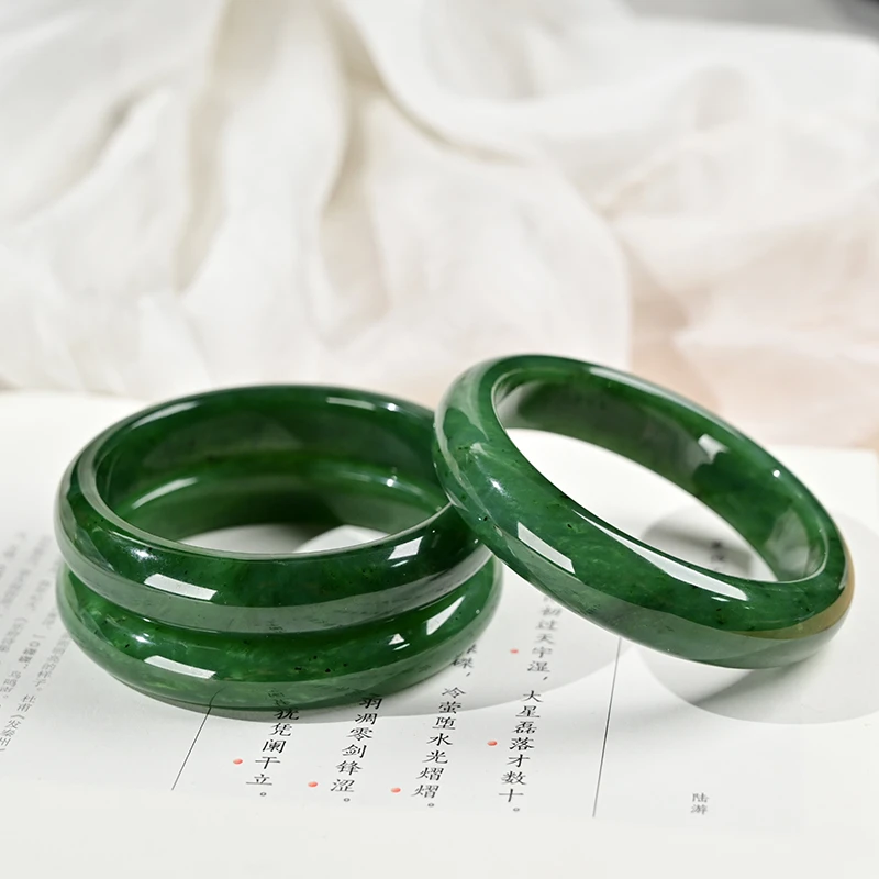 和田玉手镯和田碧玉阳绿手镯拍一发一多样性发货质地细腻珍藏