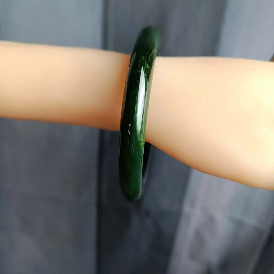 天然菠菜绿飘翠小窄条手镯多样性发货和田玉和田玉(有瑕疵)美好