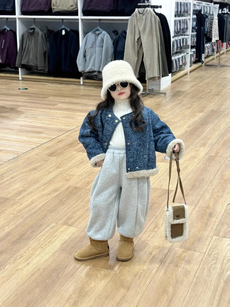 2024冬季新款韩版童装米色毛衣 时尚加厚加绒牛仔外套 灰色卫裤