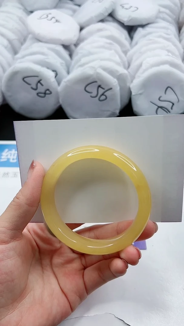 【闪购商品】石英质玉手镯未镶嵌38/61