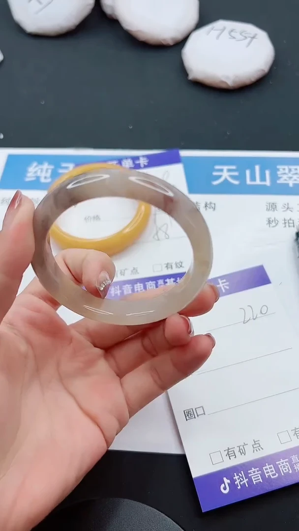 【闪购商品】石英质玉手镯未镶嵌220-58+