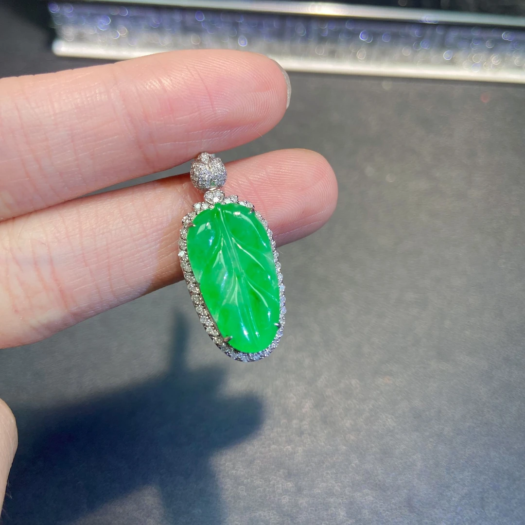 缅甸A货翡翠南非真钻18K金（不含链）