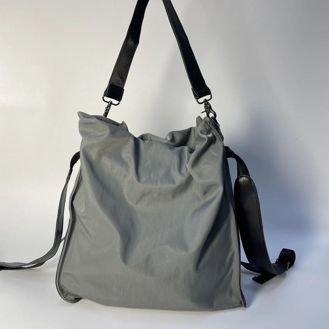 『休闲双肩包』防泼水布料配真皮 可单肩的双肩背包M046