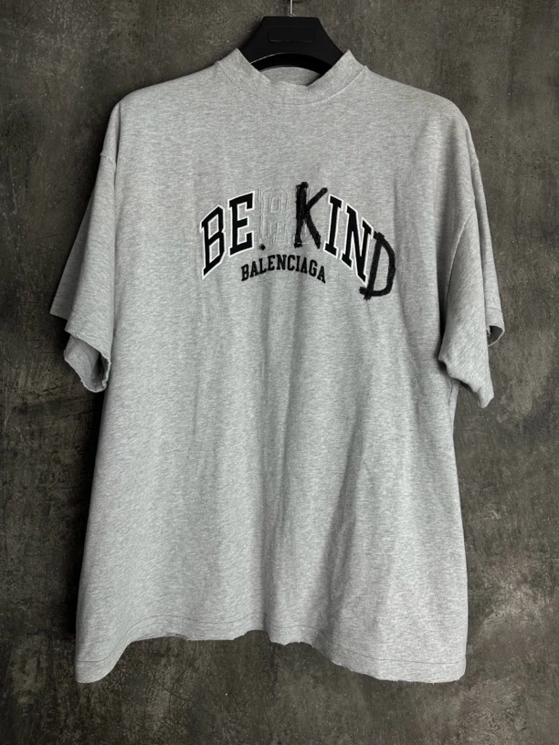 全新未使用/Balenciaga灰色Be Kind补丁做旧短袖