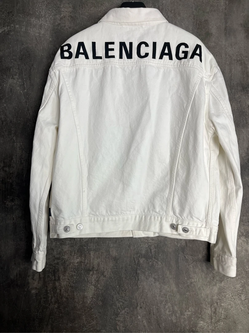 全新未使用 Balenciaga/巴黎世家 背后刺绣大logo白色牛仔外套
