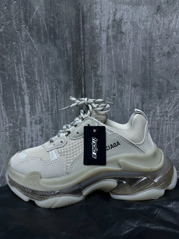 全新未使用 Balenciaga/巴黎世家 Triple S 奶茶 米色气垫老爹鞋