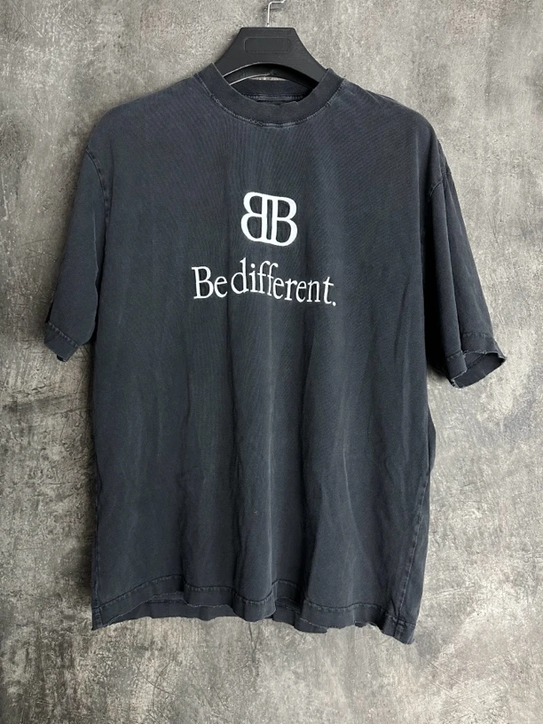 全新未使用/Balenciaga Be different刺绣黑白水洗短袖