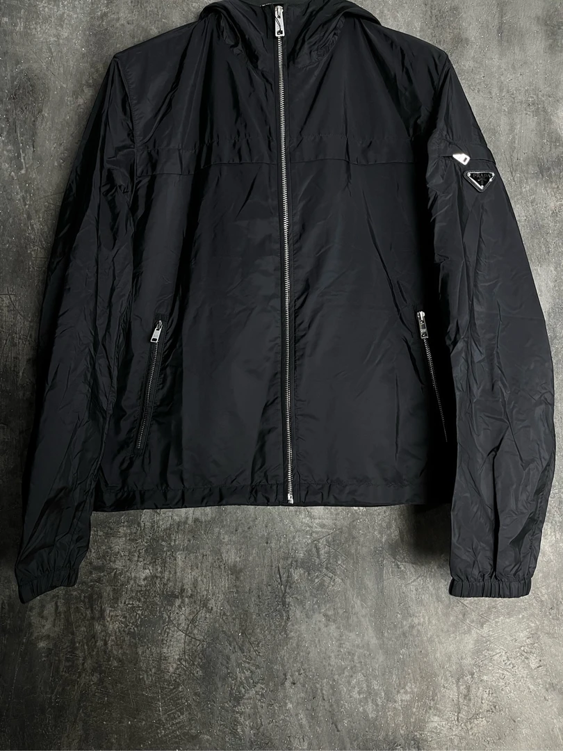 全新未使用 Prada/普拉达 三角标拉链连帽冲锋衣外套