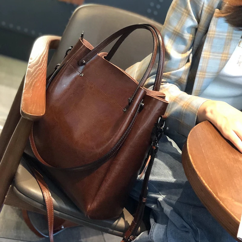 真皮包轻奢大容量通勤女士军训斜挎包包包网红2025个性爆款单时尚