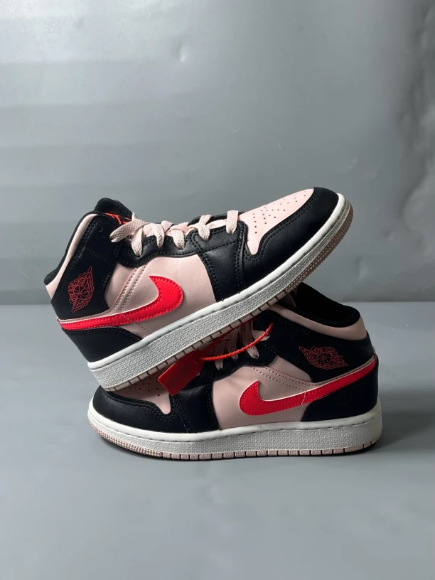 35.5码 95新/air jordan1黑粉/板鞋 公价899
