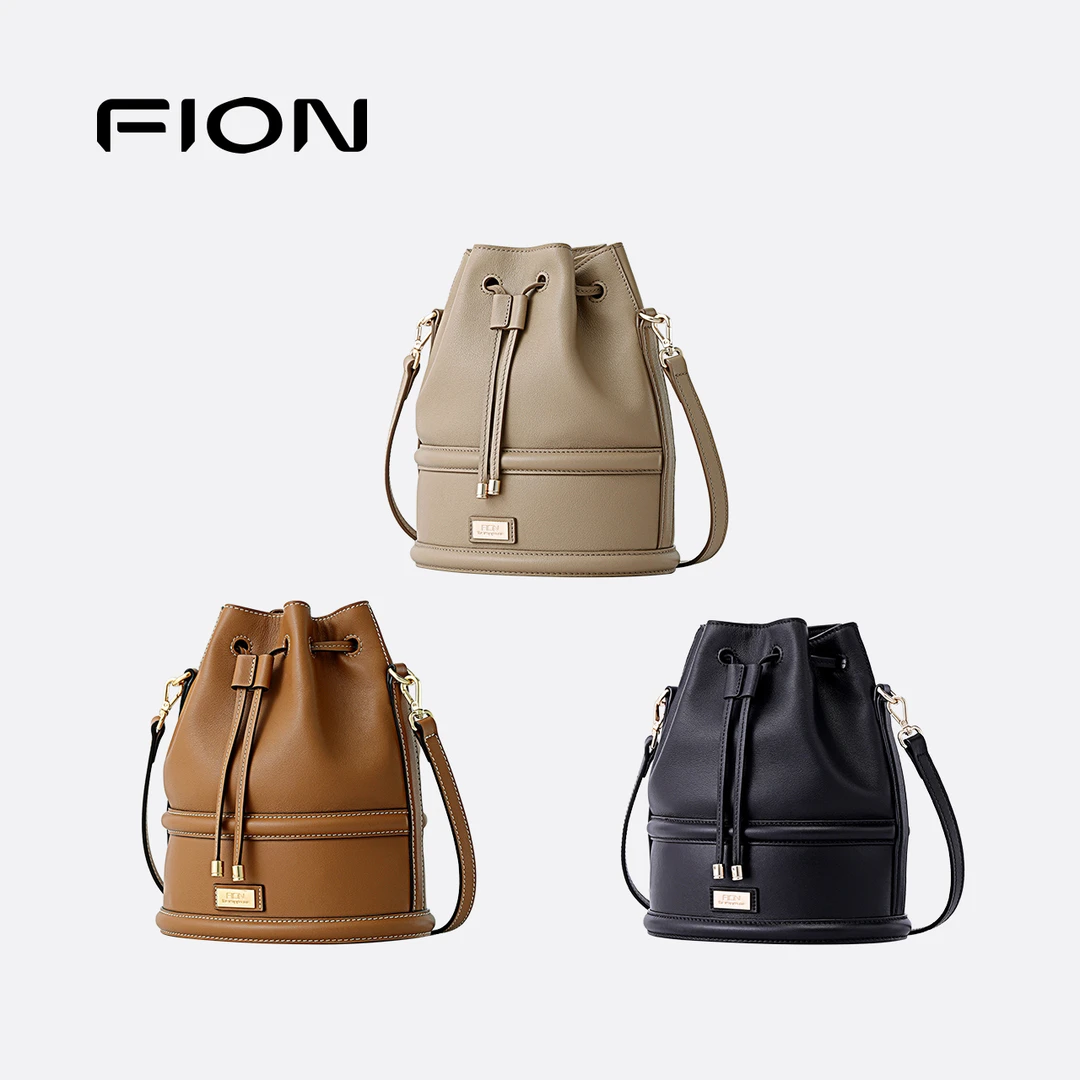 Fion/菲安妮时尚简约百搭潮流休闲女轻奢抽绳水桶包 FAAFVJN002