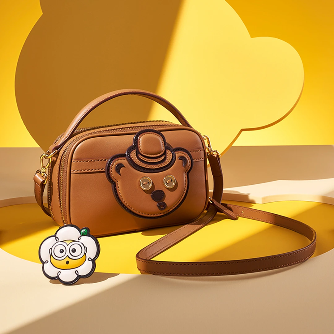 【达人】菲安妮小黄人IP联名时尚TIM BEAR相机包FAAFVMO001