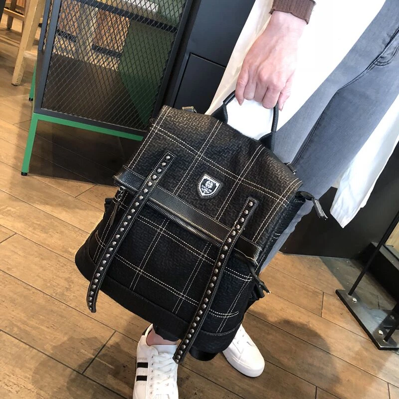 2025新款时尚真皮铆钉大容量双肩包女包百搭高档洋气背包旅行包潮