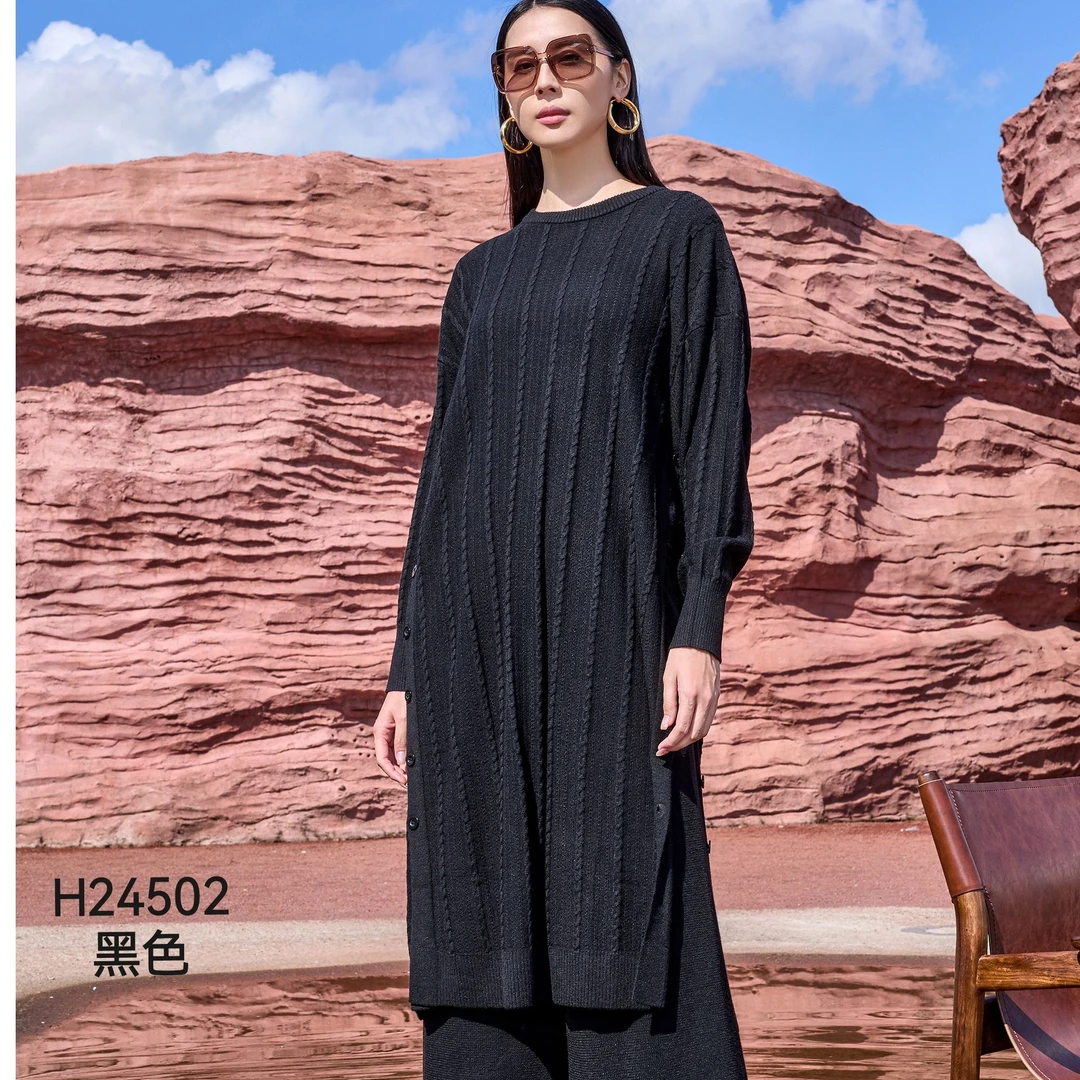 2024秋冬时尚潮流高级感宽松双侧扣设计气质纯色毛针织衫24502