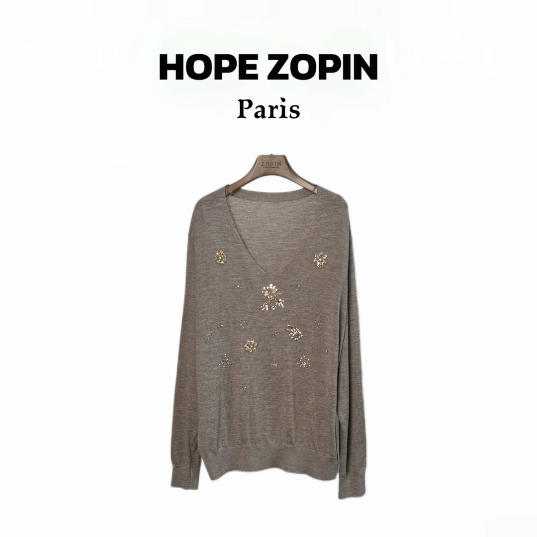 【大G精选】“不败巴黎” 设计感纯羊毛重工立体花钉珠v领燕麦色上衣