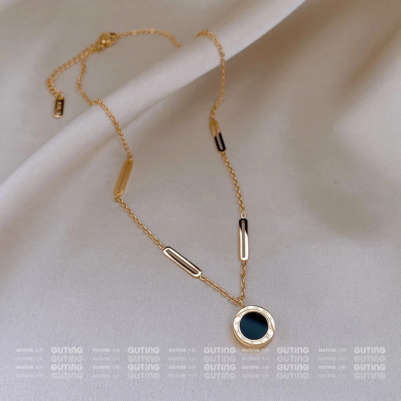 钛钢项链 4060黑白双面钛钢项链复古黑色锁骨链轻奢圆形精致颈链