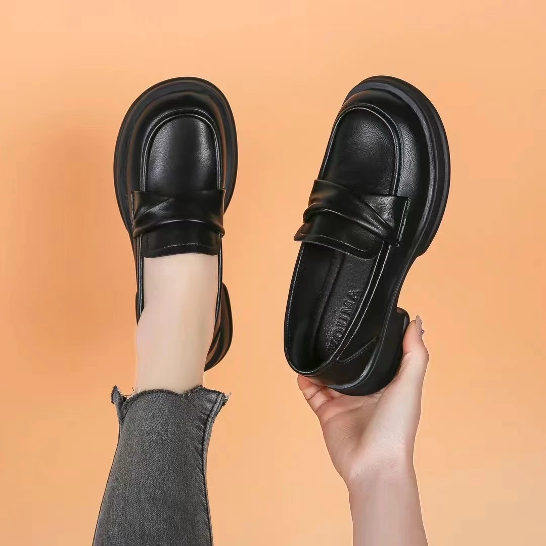 大码宽脚女鞋小皮鞋2025春秋平底女士韩版休闲女鞋单鞋黑色软底