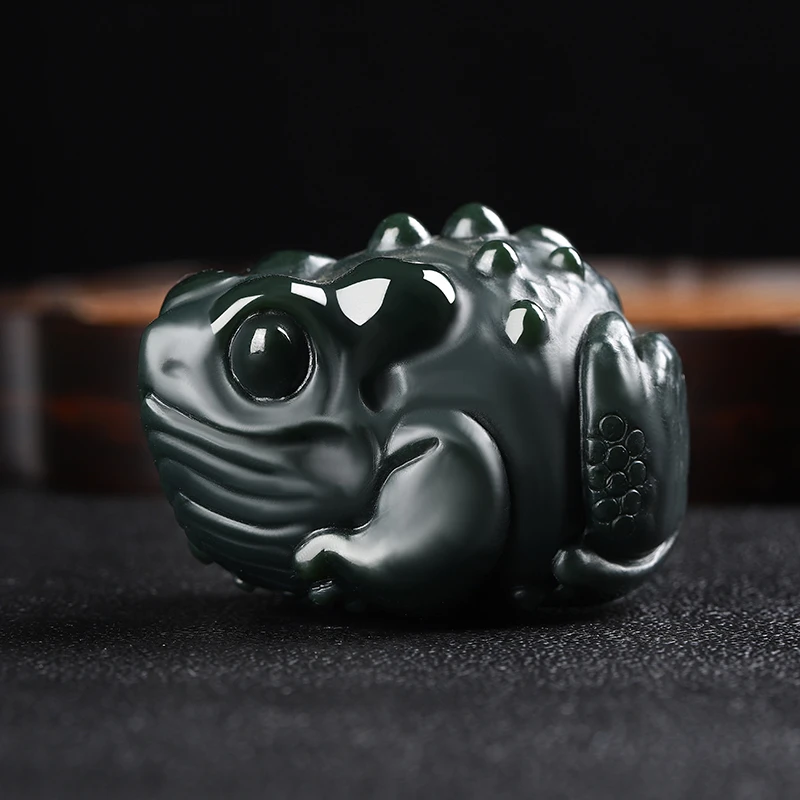 天然和田玉金蟾把件新疆青玉聚财金钱缠身蟾蜍摆件招财金蟾手把件
