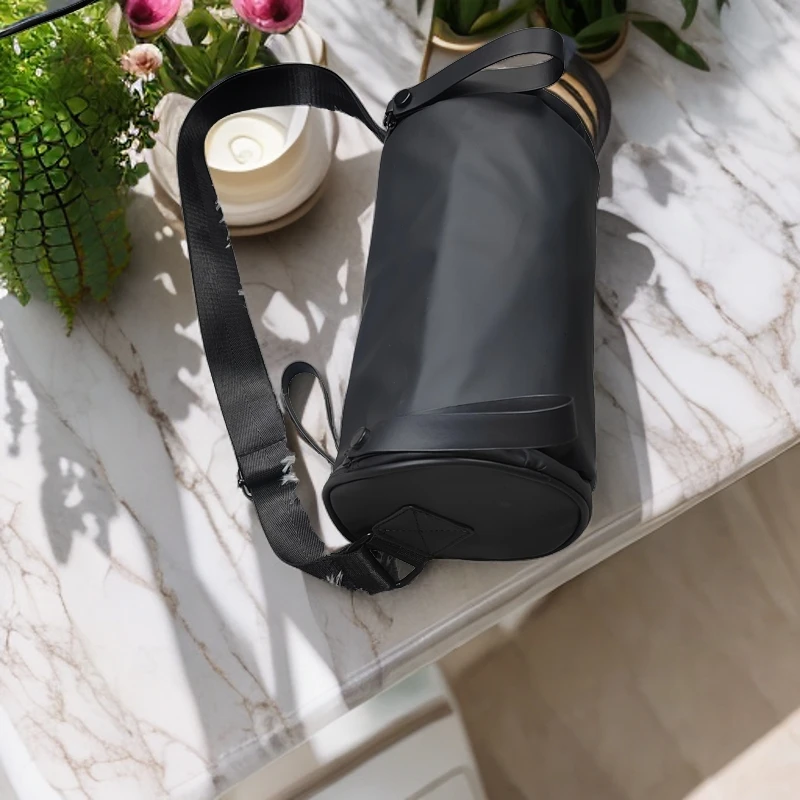 纯色暗黑斜挎单肩包水桶法棍尼龙防泼水包包日系学生手机包圆桶包