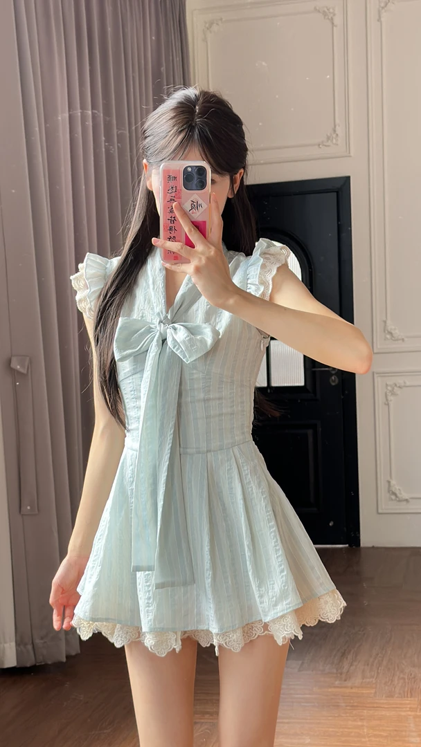 小小仟 收腰版「蓝风铃」少女条纹蝴蝶结系带显瘦蕾丝小飞袖连衣裙
