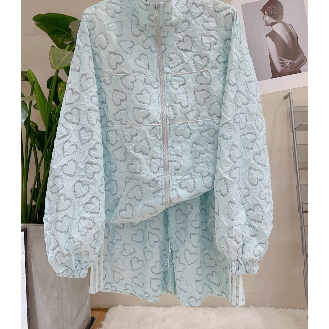 春夏休闲浅青爱心印花满印防晒外套短裤套装 1855