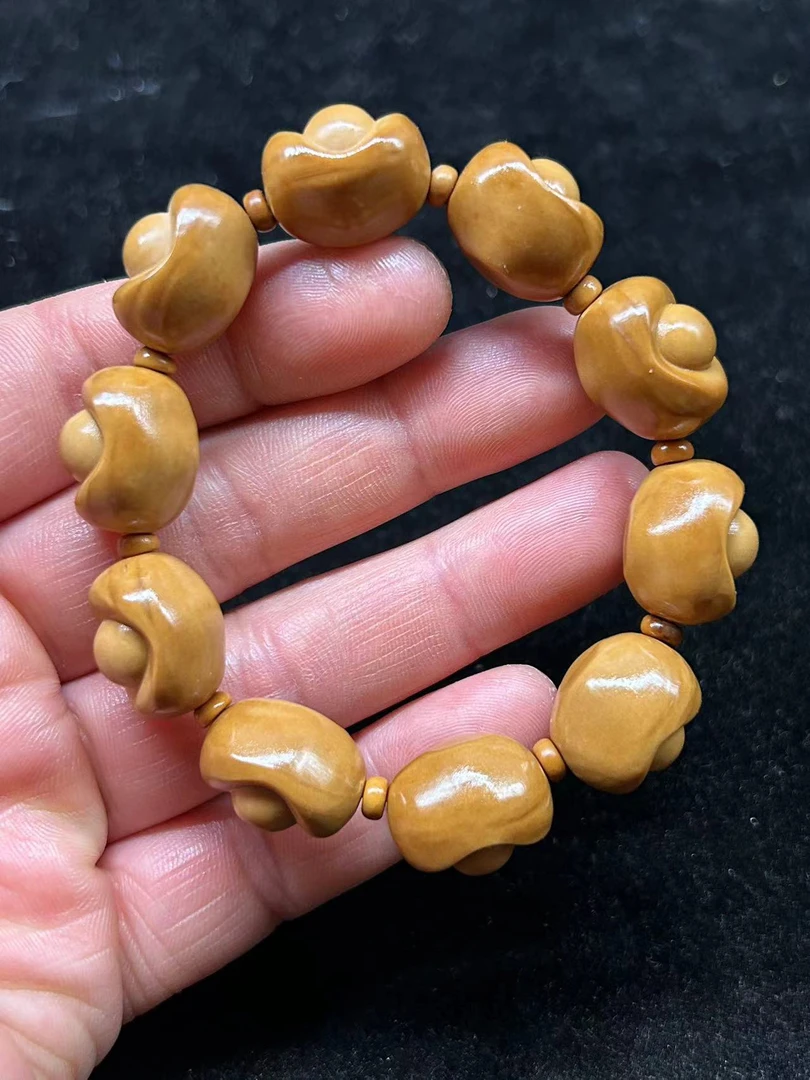 橄榄核雕刻1.5左右元宝手串手链，文玩手串