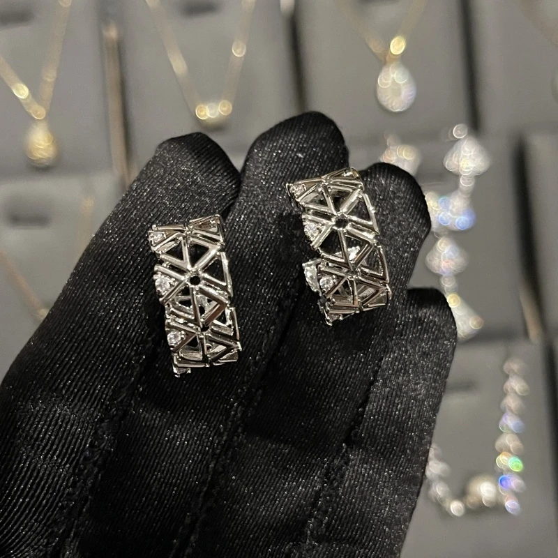 铜合金合成锆石耳饰 中古风法式复古百搭镂空C型圈圈耳圈TSL224