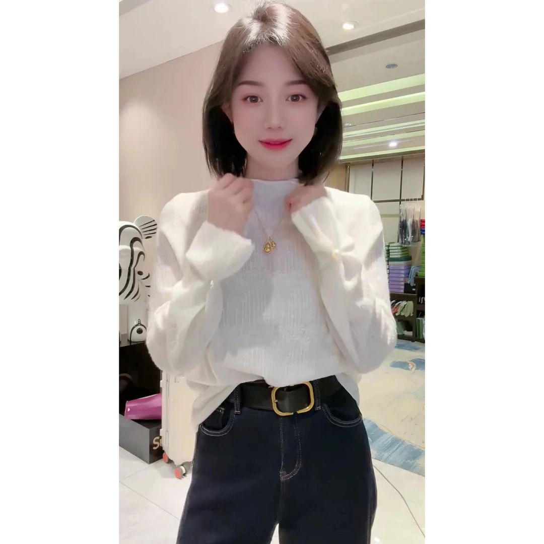 别致纽扣喇叭袖半高领打底衫洋气气质长袖百搭上衣长袖针织