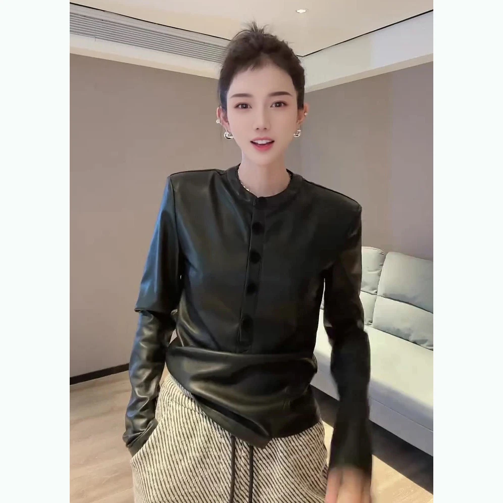 港风女神穿搭又酷又飒加绒半高领弹力长袖亮面上衣打底