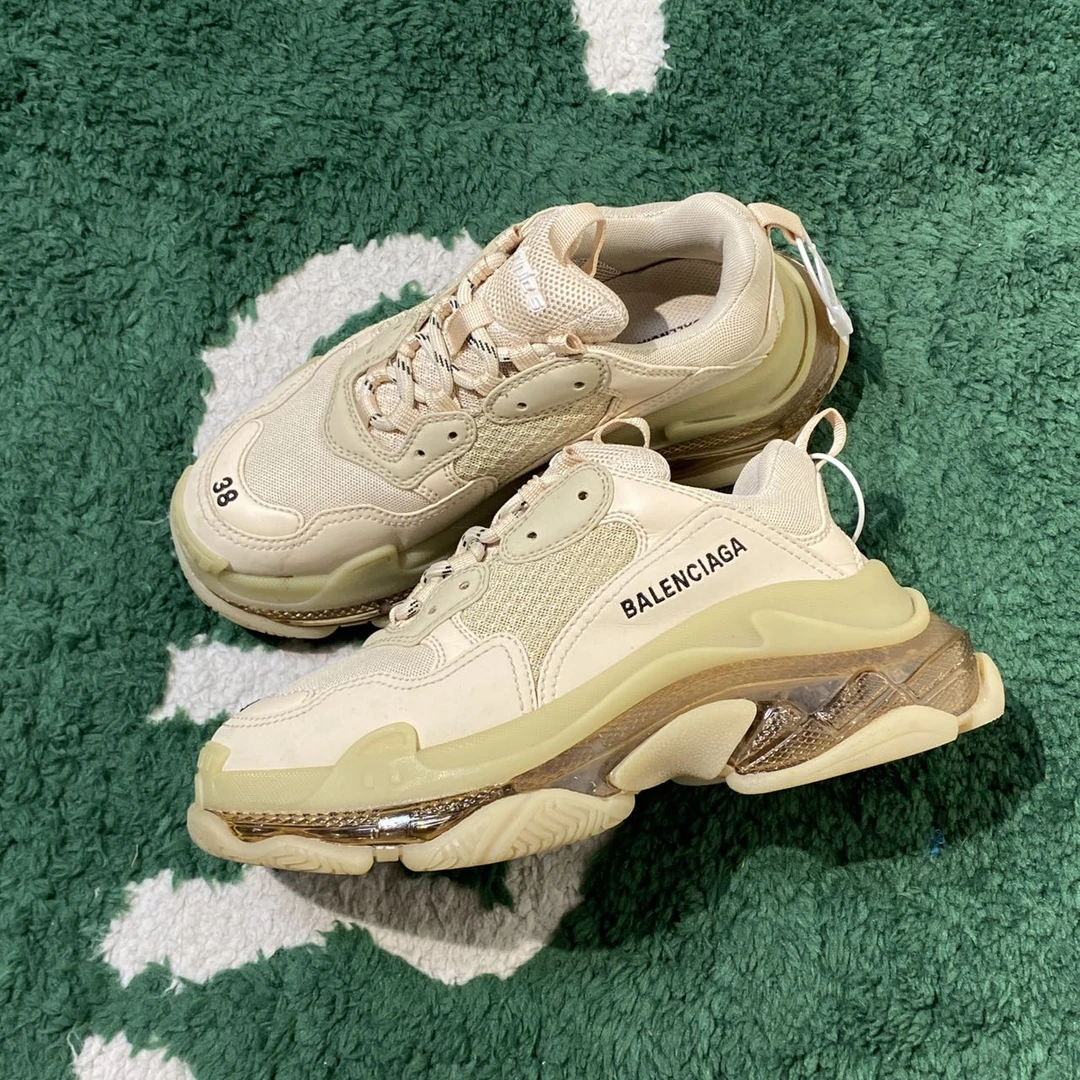 38码 Balenciaga/巴黎世家 triples 奶茶色老爹鞋/95+新/XG-X3070