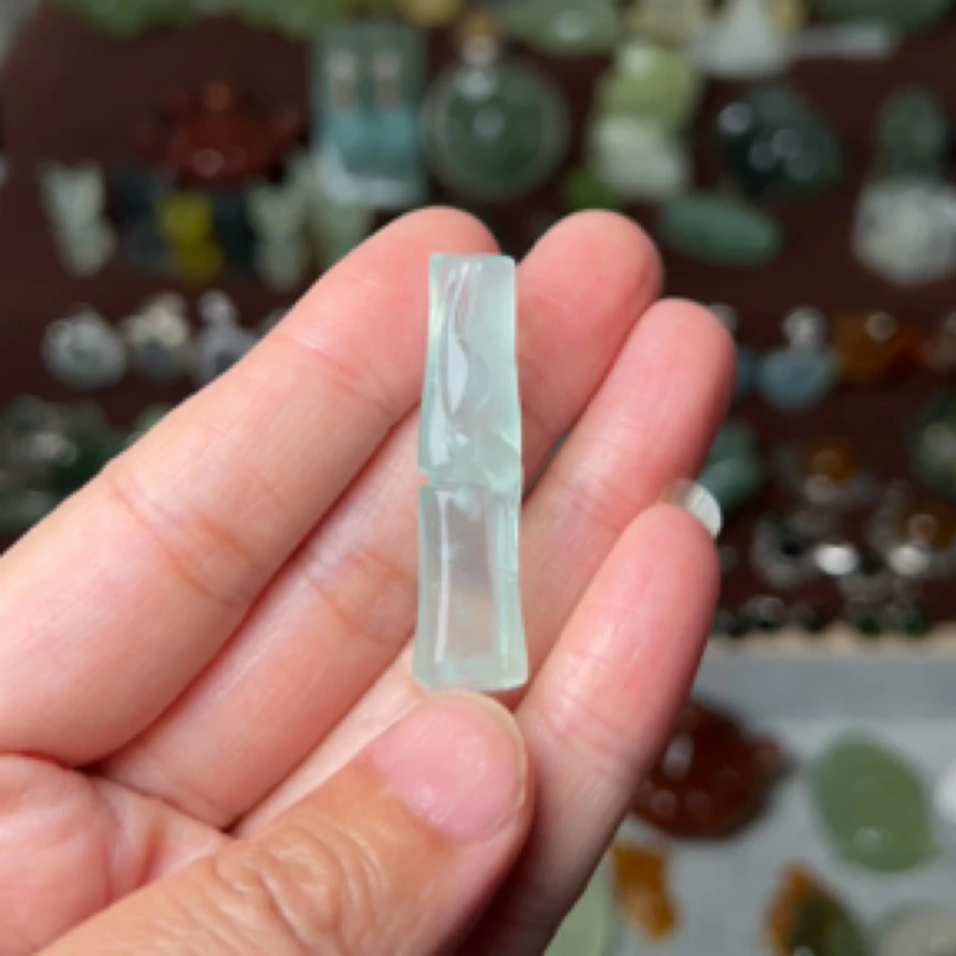 岫玉天青冻竹节锁骨吊坠