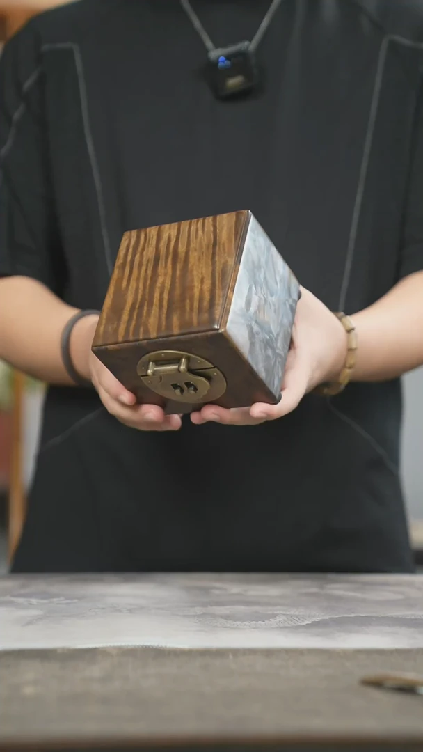 【闪购商品】金丝楠木雕066精品一木一器首饰盒12cm