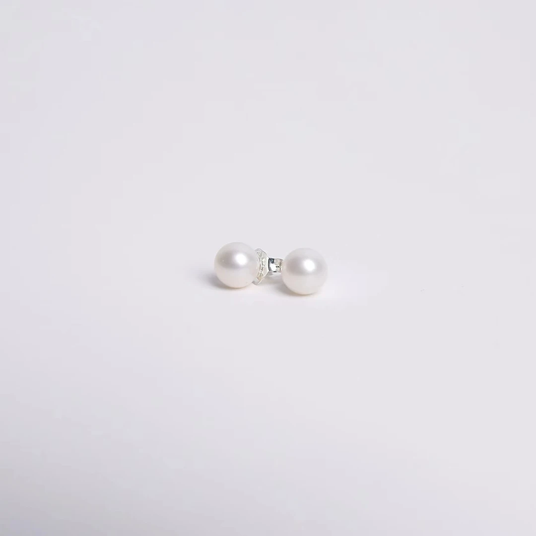 依俐西雅畅销款淡水赛AK裸珠耳钉7-8mm   B023