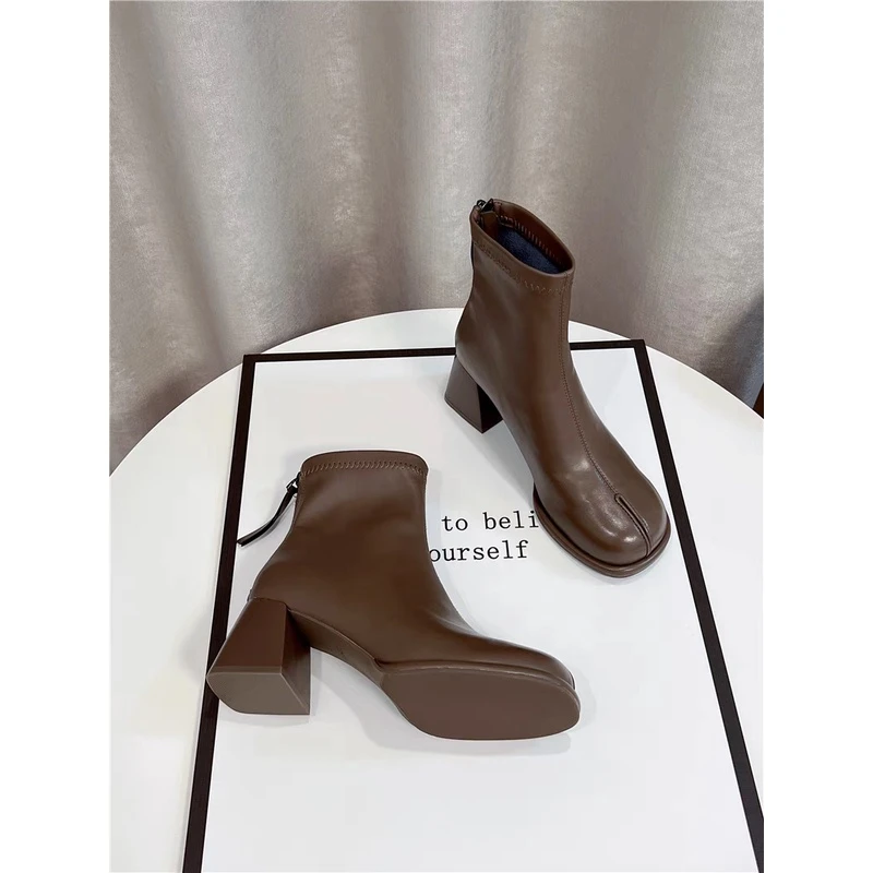 复古风假分趾短靴圆头粗高跟靴秋新款卡其色后拉链女靴8808-9 A61